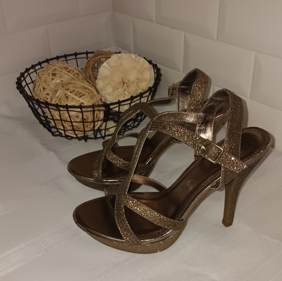 Unlisted Women's Copper Strappy Open Toed Heels Size 8.5 M - Picture 5 of 9